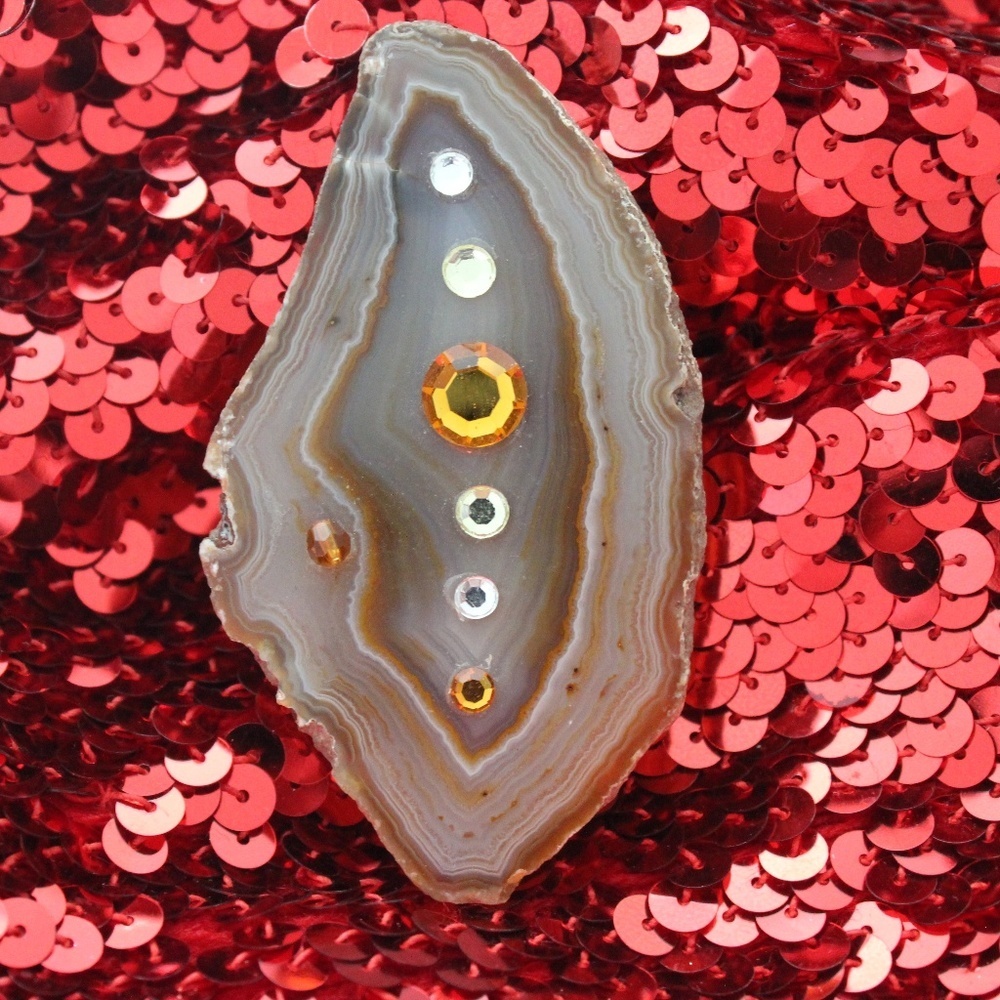 Stone Brooch w/Rhinestones